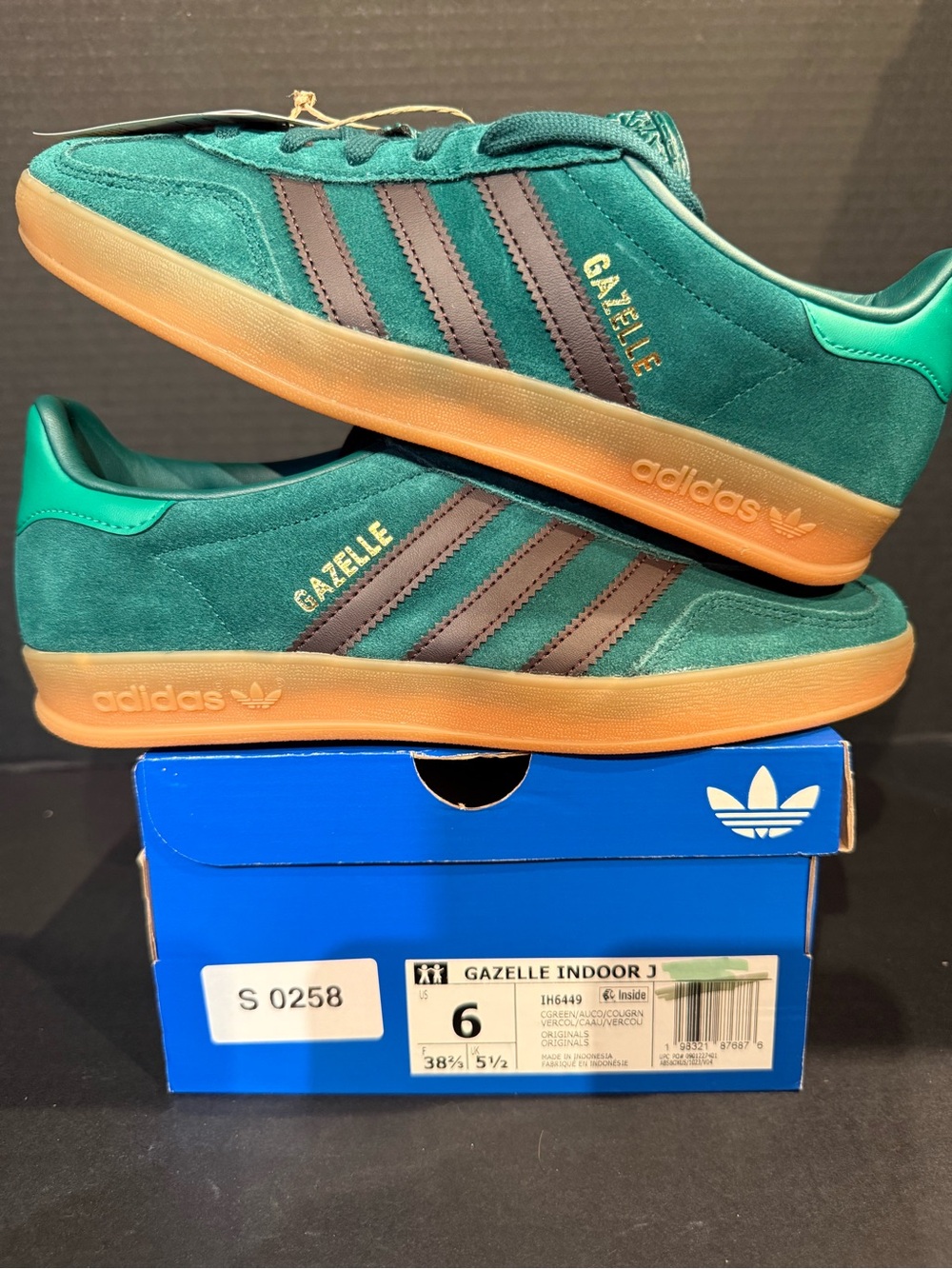 adidas Gazelle Indoor Suede Sneakers in Teal and Brown with Gum Sole size 7W/6Y